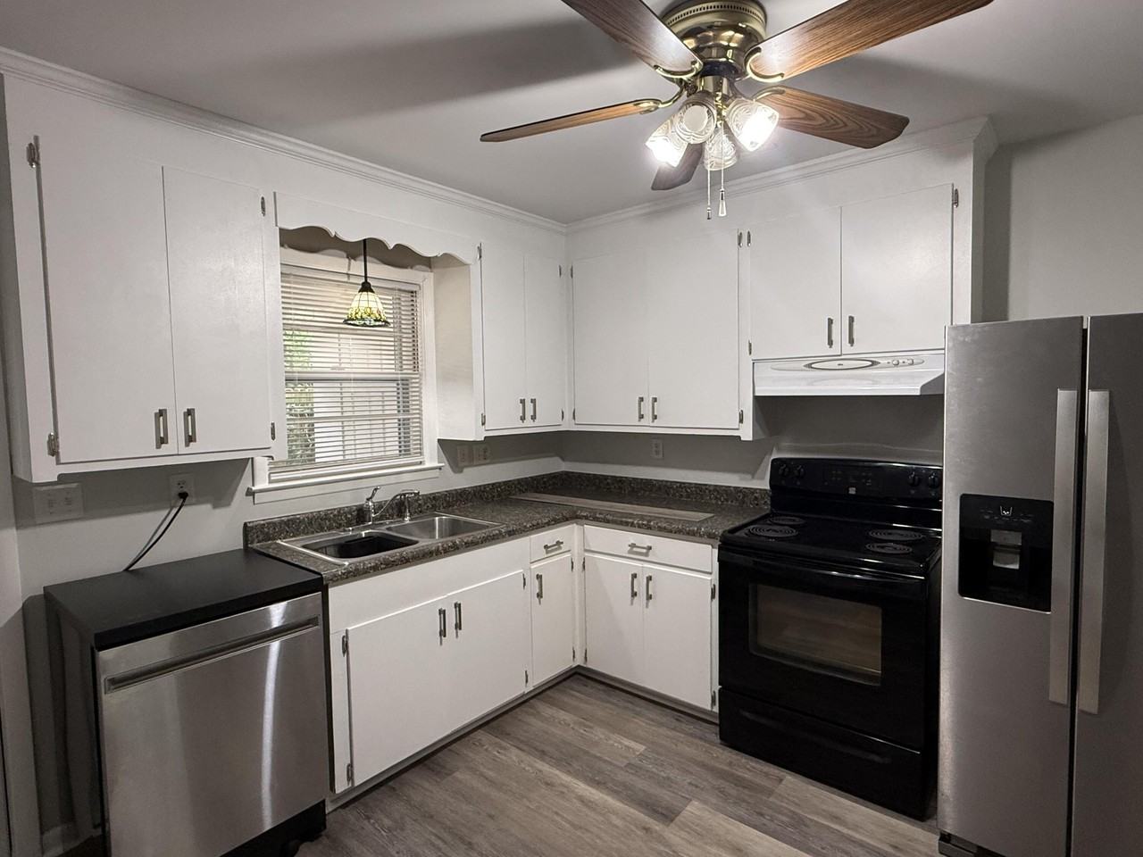 1746 E Avalon Cir #B - Photo 5 of 21