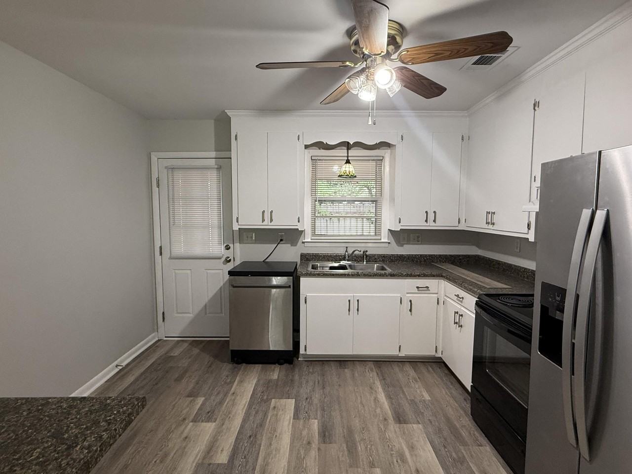 1746 E Avalon Cir #B - Photo 7 of 21