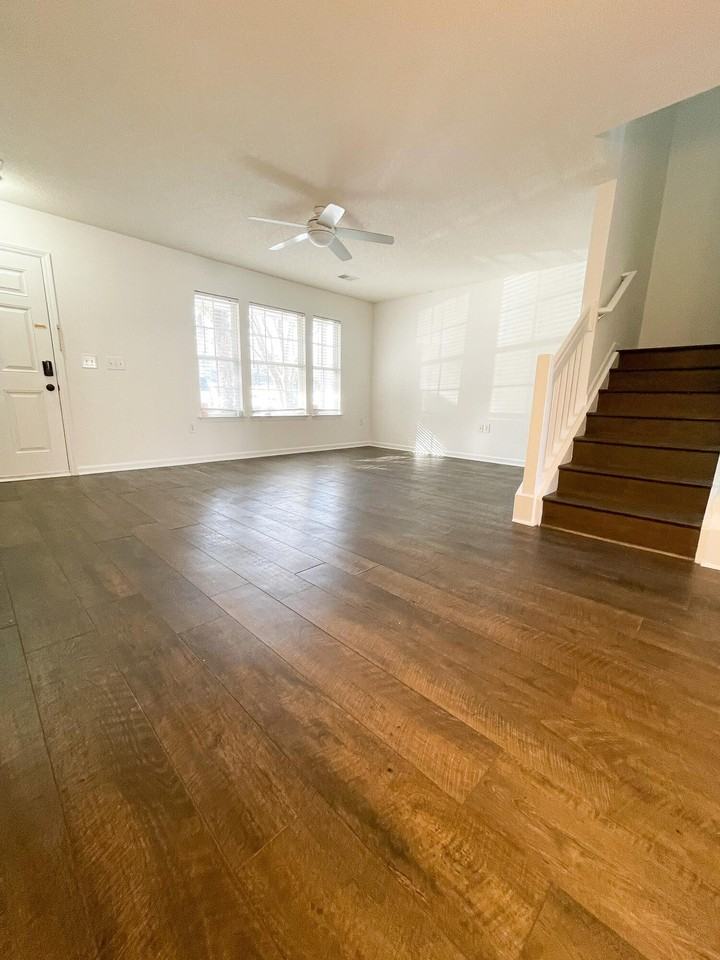 201 Yellow Hawthorn Cir - Photo 2 of 22