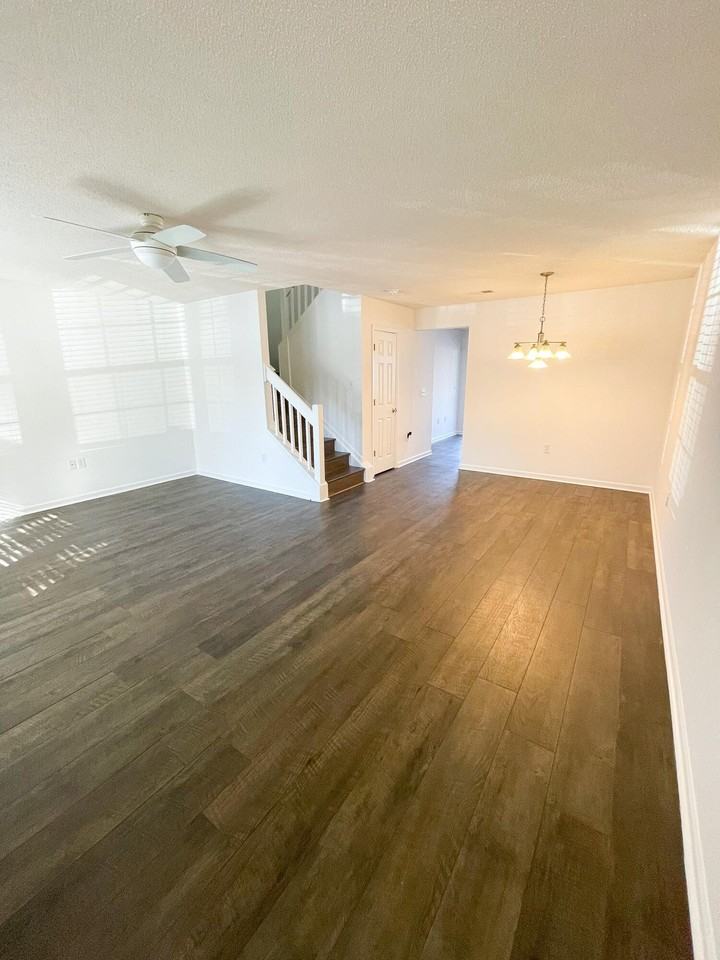 201 Yellow Hawthorn Cir - Photo 3 of 22