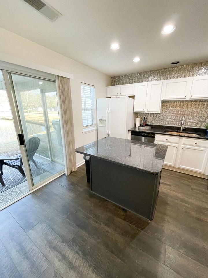 201 Yellow Hawthorn Cir - Photo 5 of 22