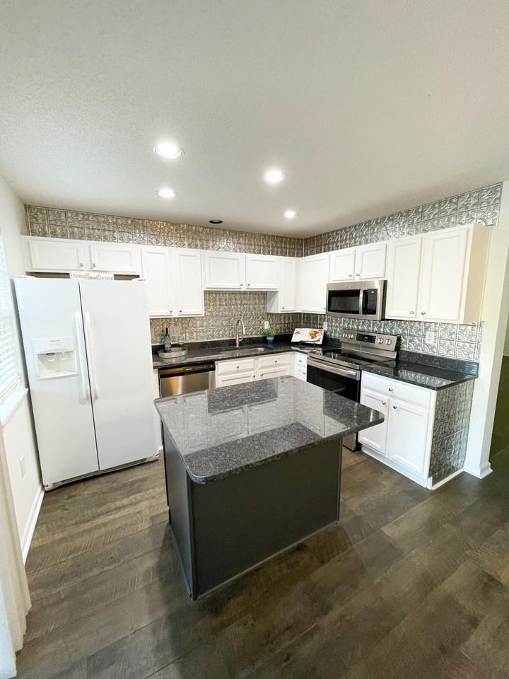 201 Yellow Hawthorn Cir - Photo 6 of 22