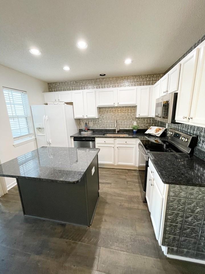 201 Yellow Hawthorn Cir - Photo 7 of 22