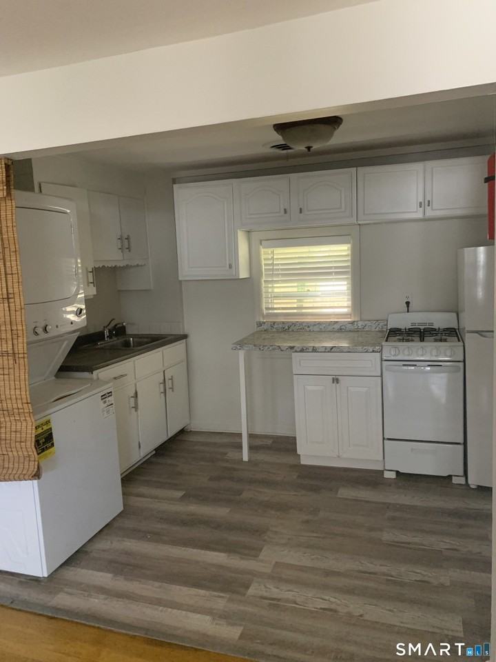 76 Hurd St - Photo 5 of 17