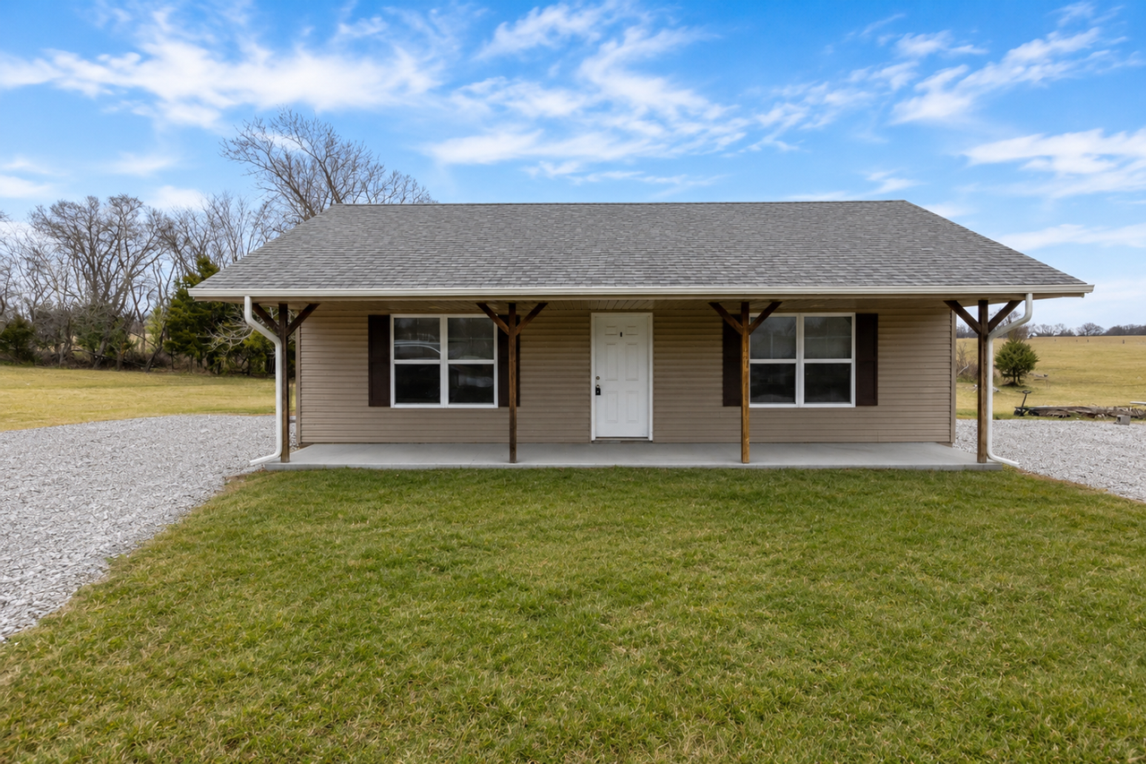 1546 Florence Dr - Photo 2 of 16