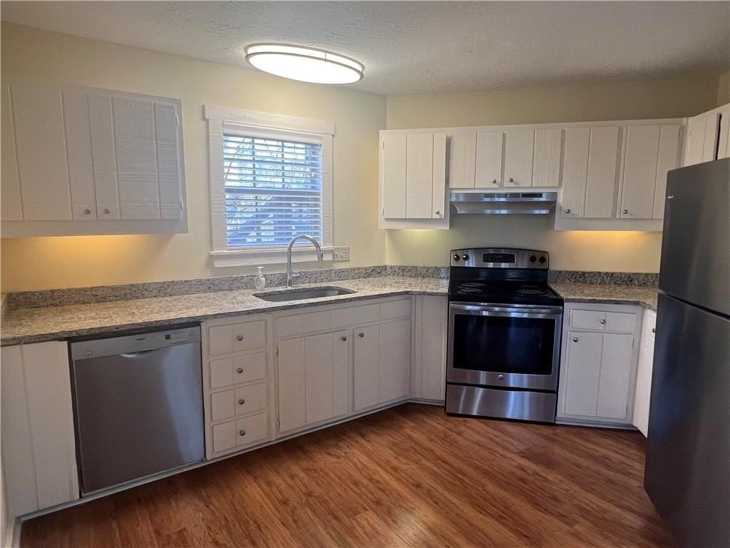 3208 Lake Road Cir - Photo 3 of 11