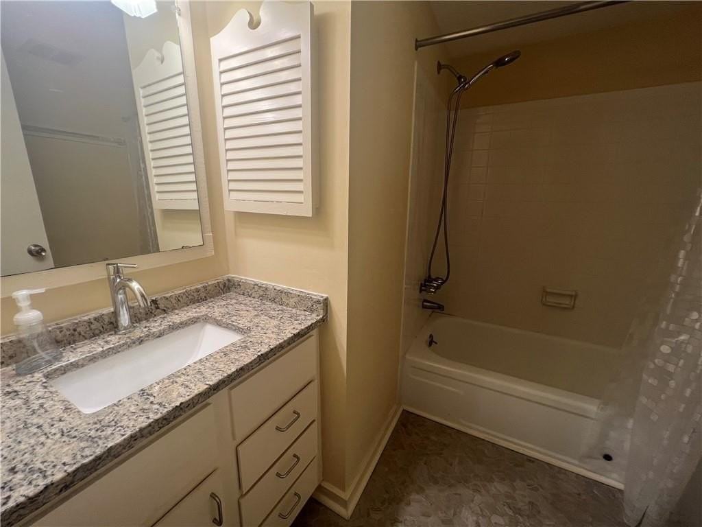 3208 Lake Road Cir - Photo 5 of 11