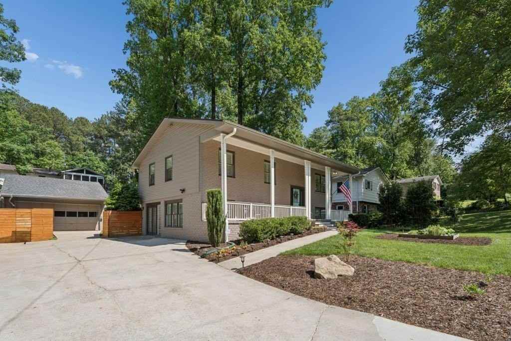 4097 Longview Dr - Photo 3 of 37