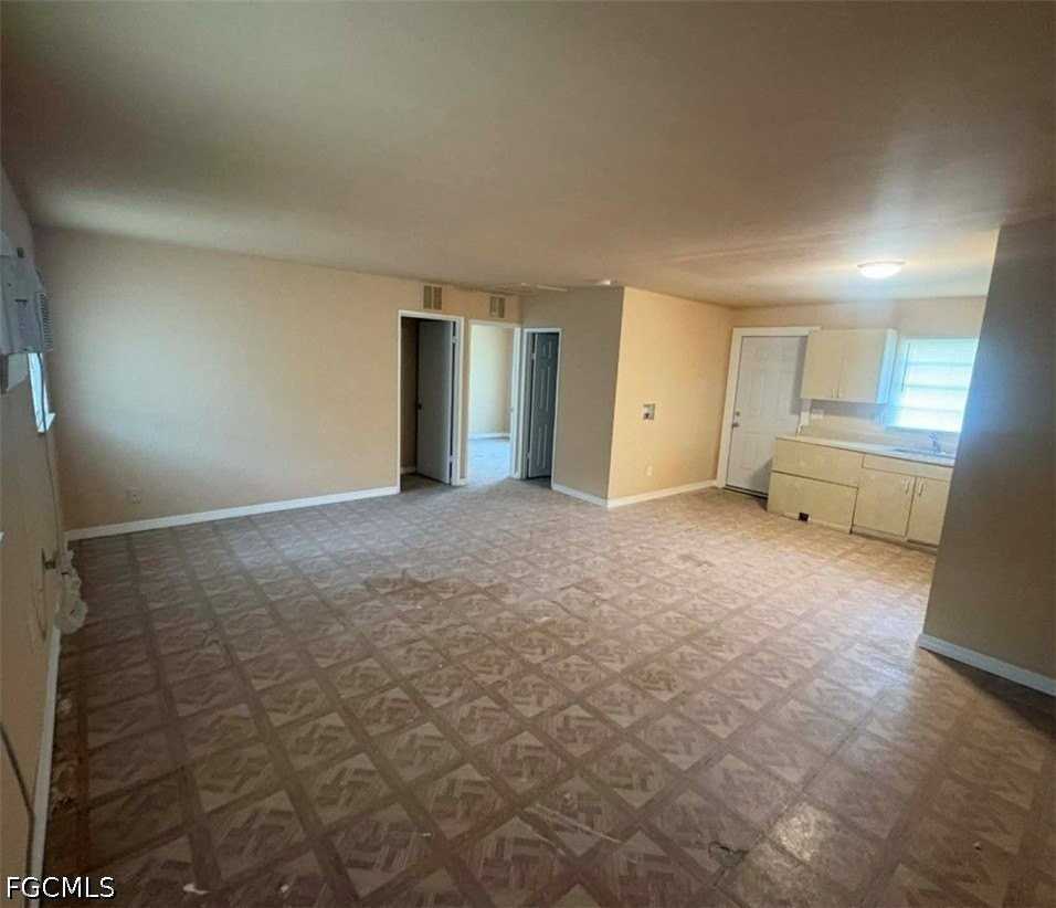 227 Maria St - Photo 2 of 12