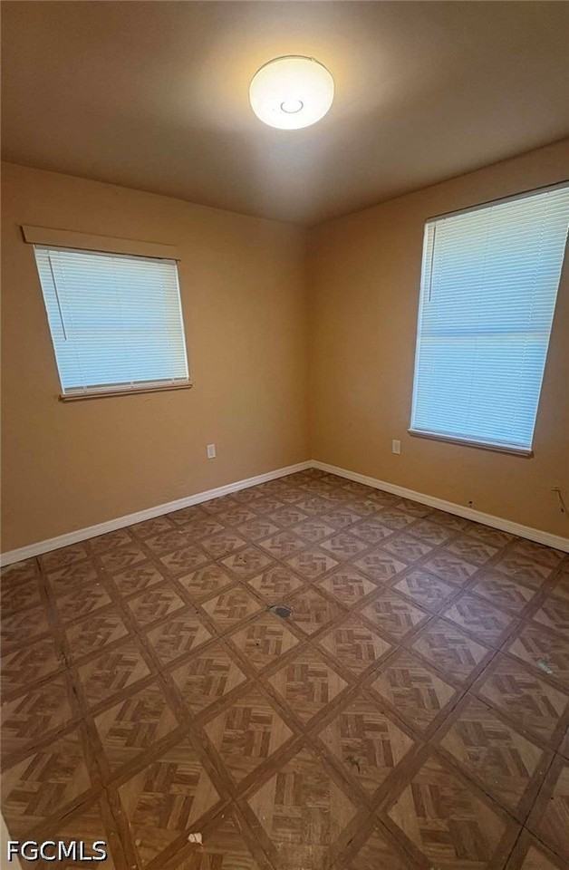 227 Maria St - Photo 6 of 12