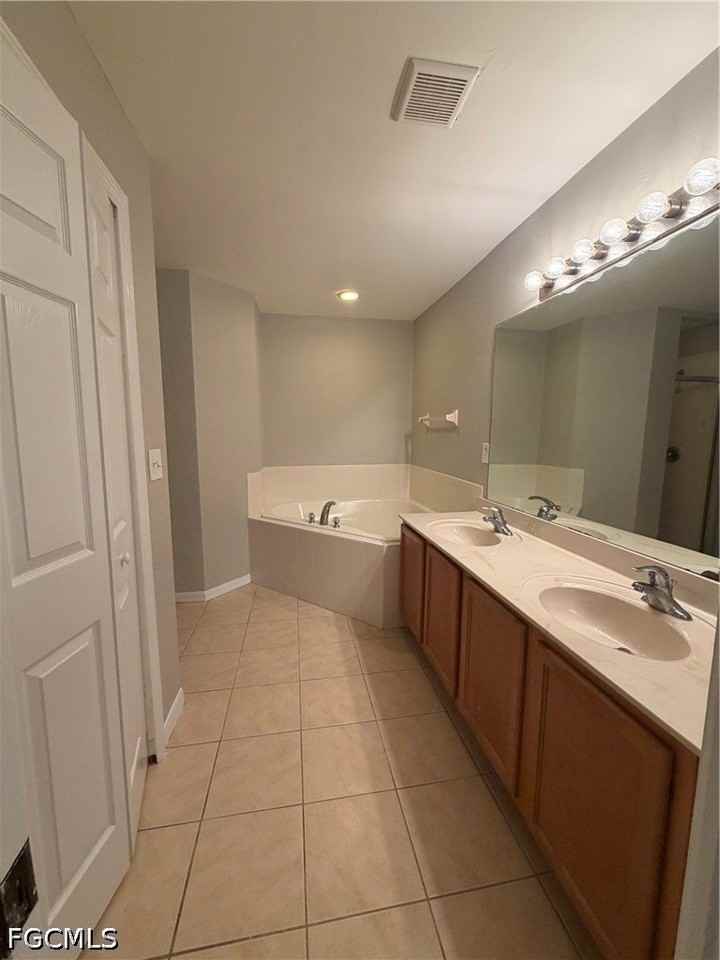 835 Downer Ave S - Photo 5 of 22