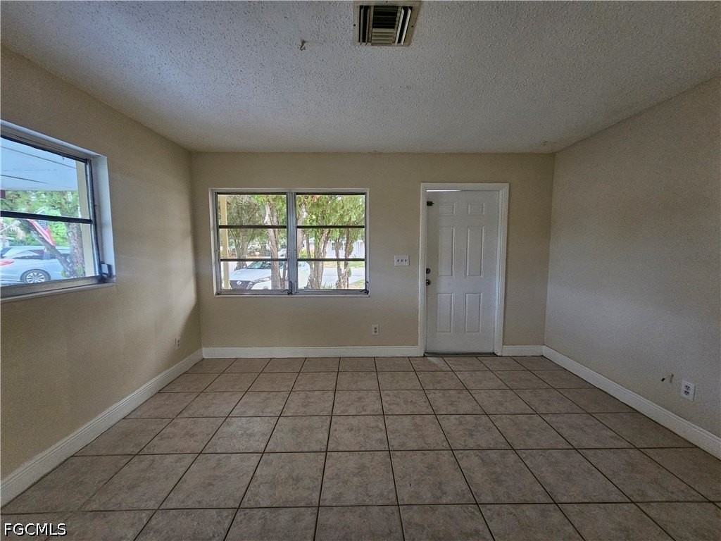 423 Morgan Cir S - Photo 5 of 29