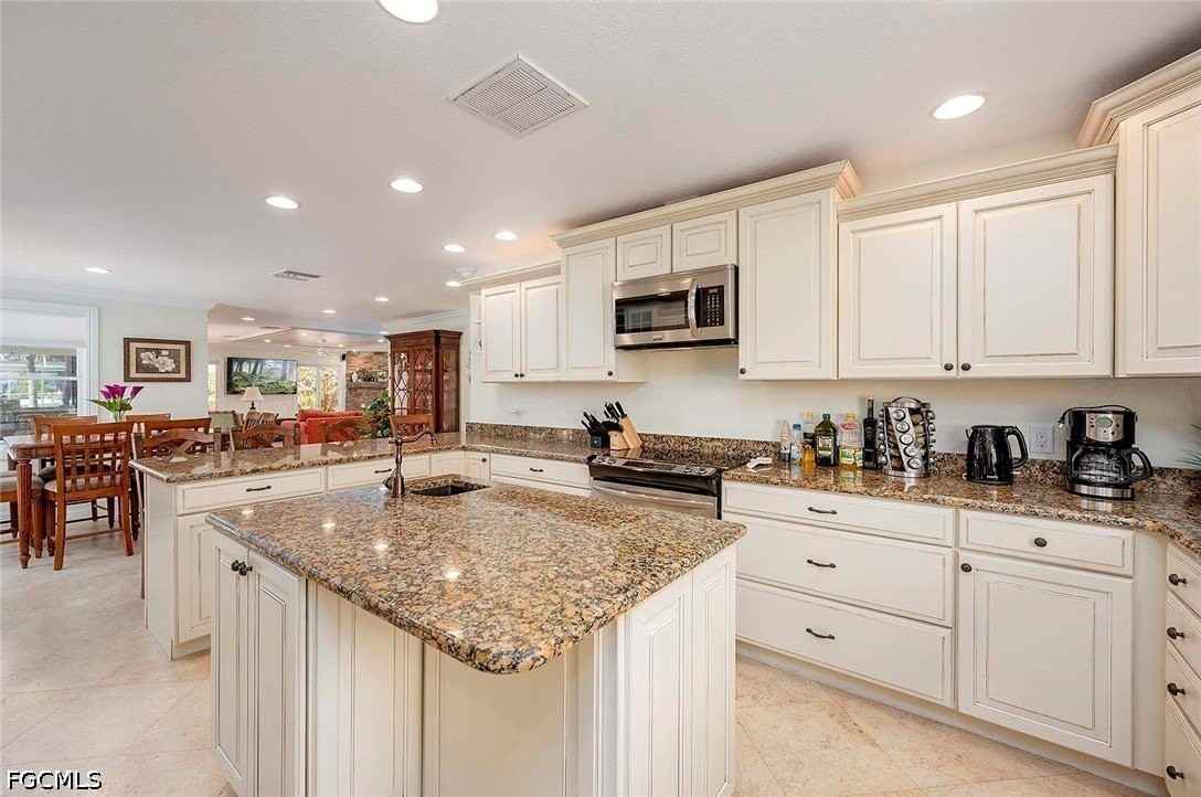 5208 Sw 8th Ct - Photo 7 of 41
