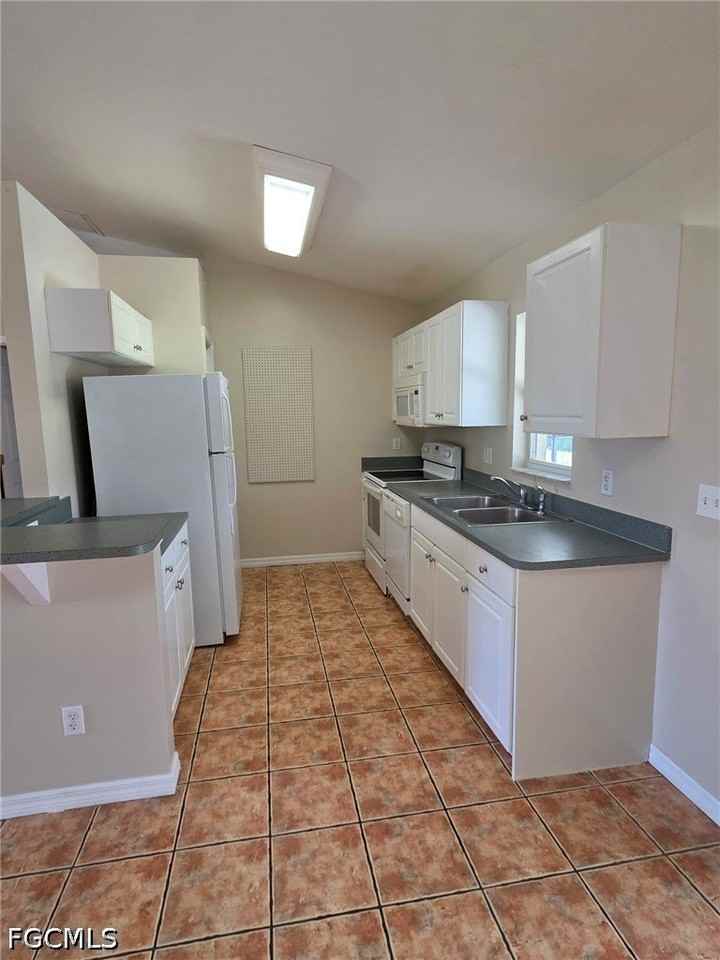 3732 16th St W - Photo 3 of 9