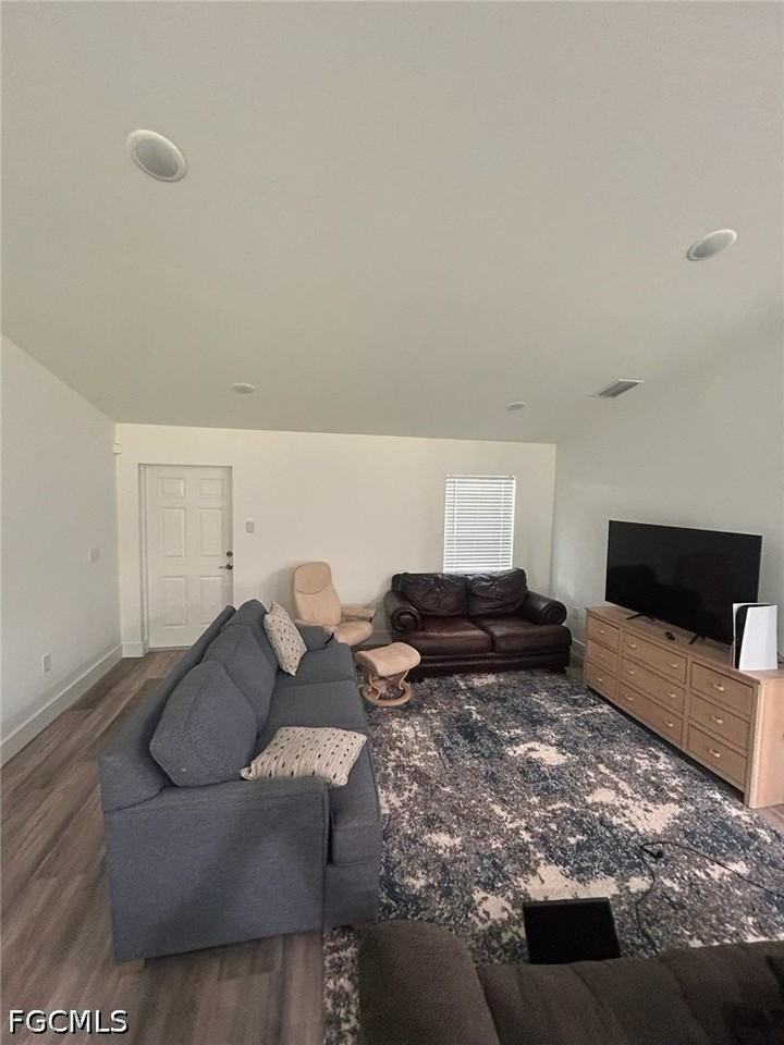 2812 Nw 25th St - Photo 3 of 6