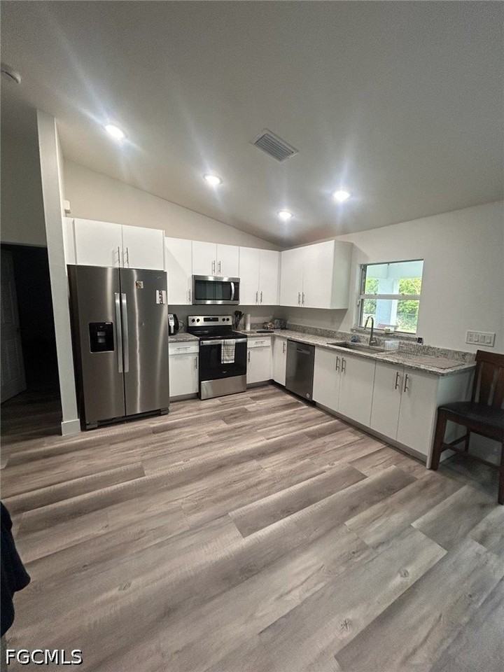 2812 Nw 25th St - Photo 4 of 6