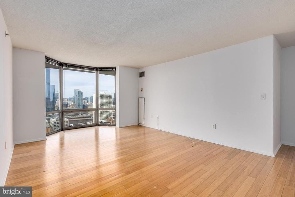 2020 Walnut St #29J - Photo 3 of 30