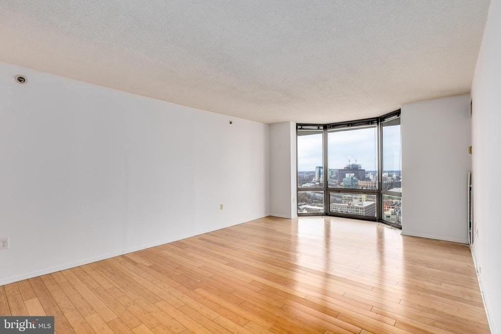 2020 Walnut St #29J - Photo 5 of 30