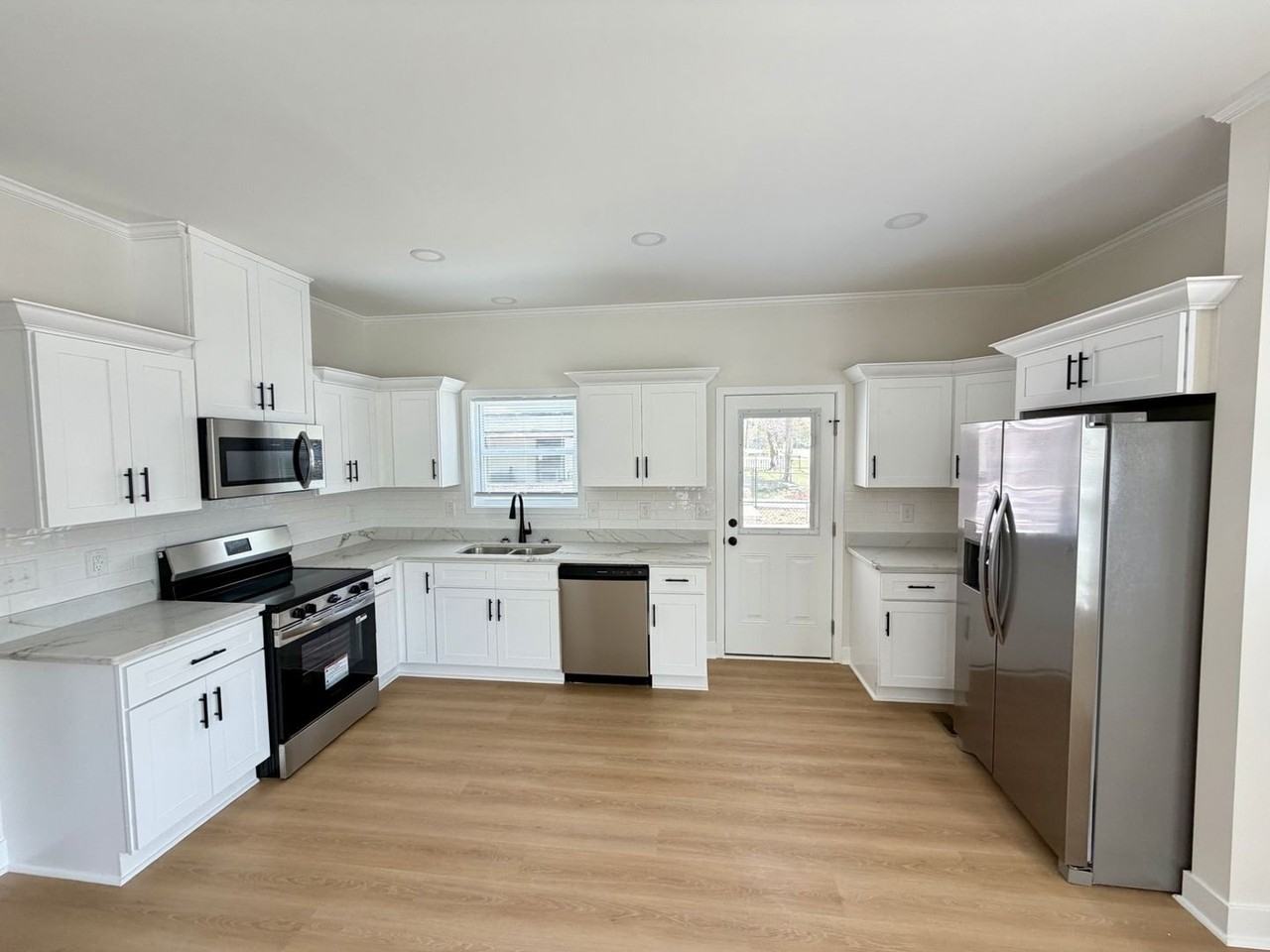 190 Indiana Ave - Photo 3 of 8
