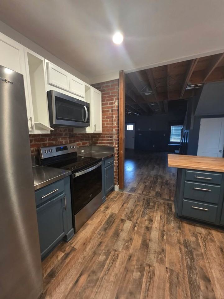 204 W 4th St - Photo 2 of 29