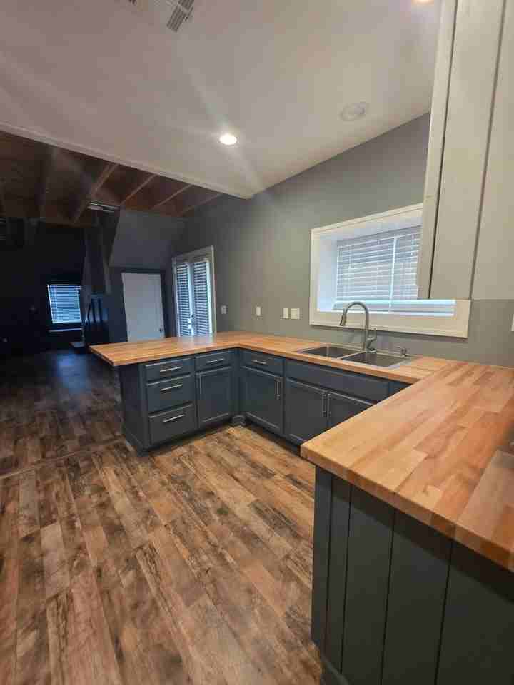 204 W 4th St - Photo 3 of 29