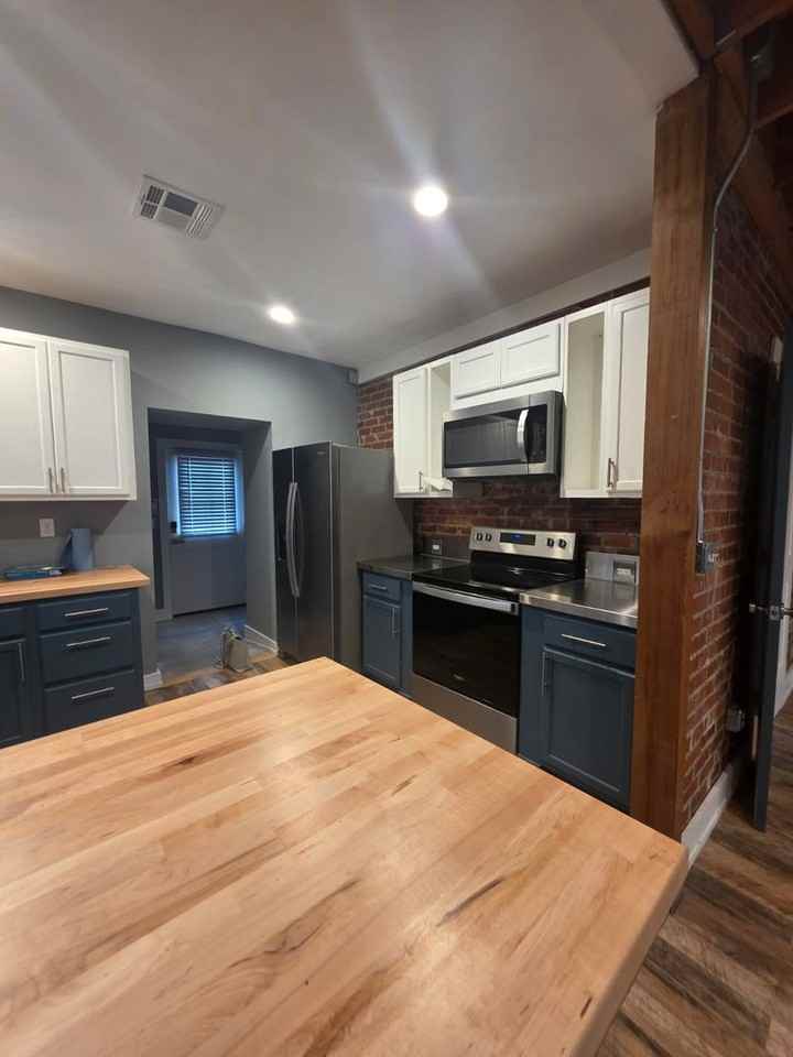 204 W 4th St - Photo 5 of 29