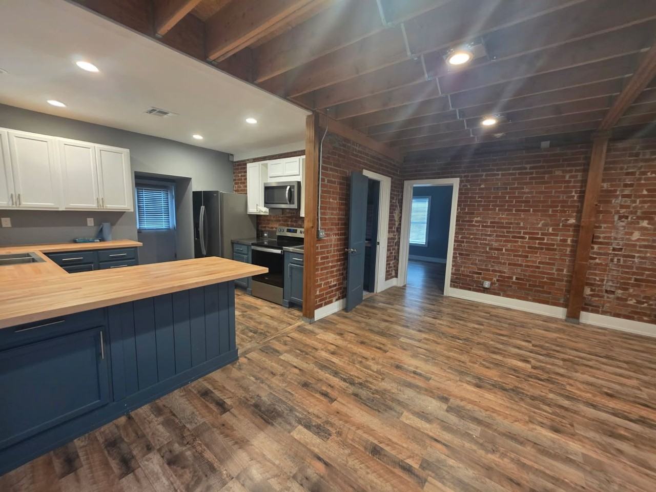 204 W 4th St - Photo 6 of 29