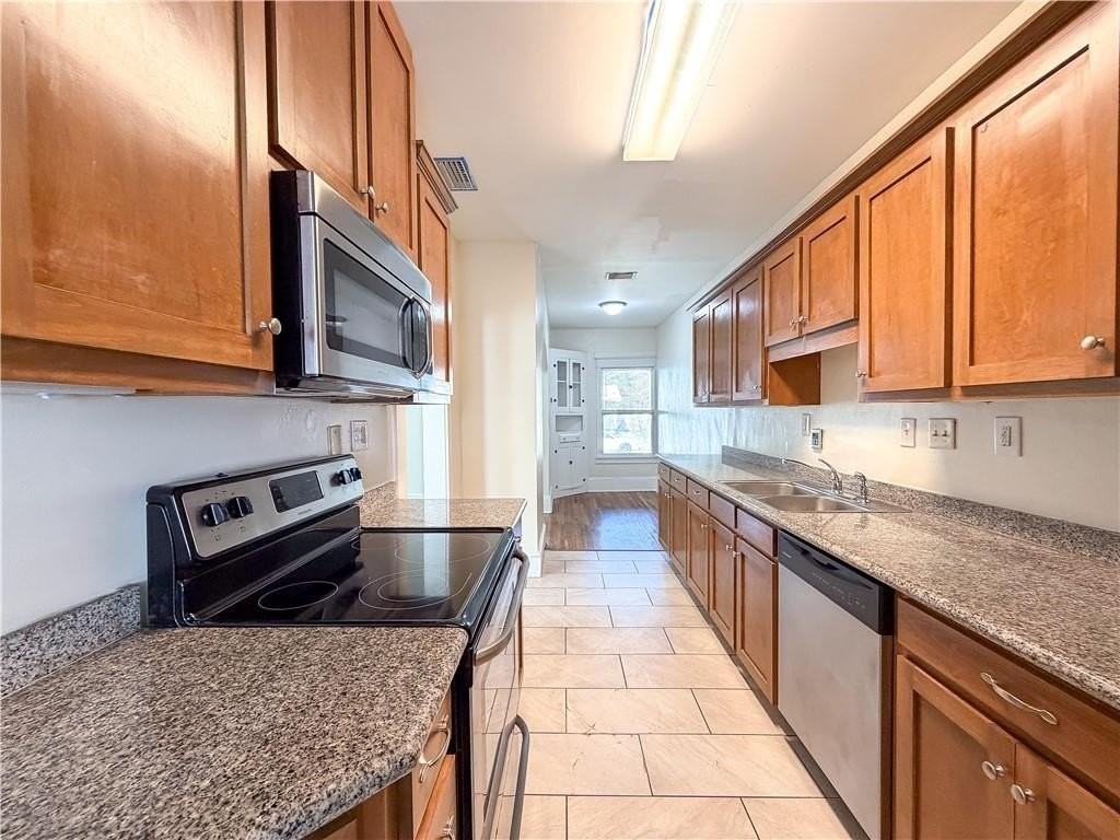 2161 Homewood St #B - Photo 4 of 12