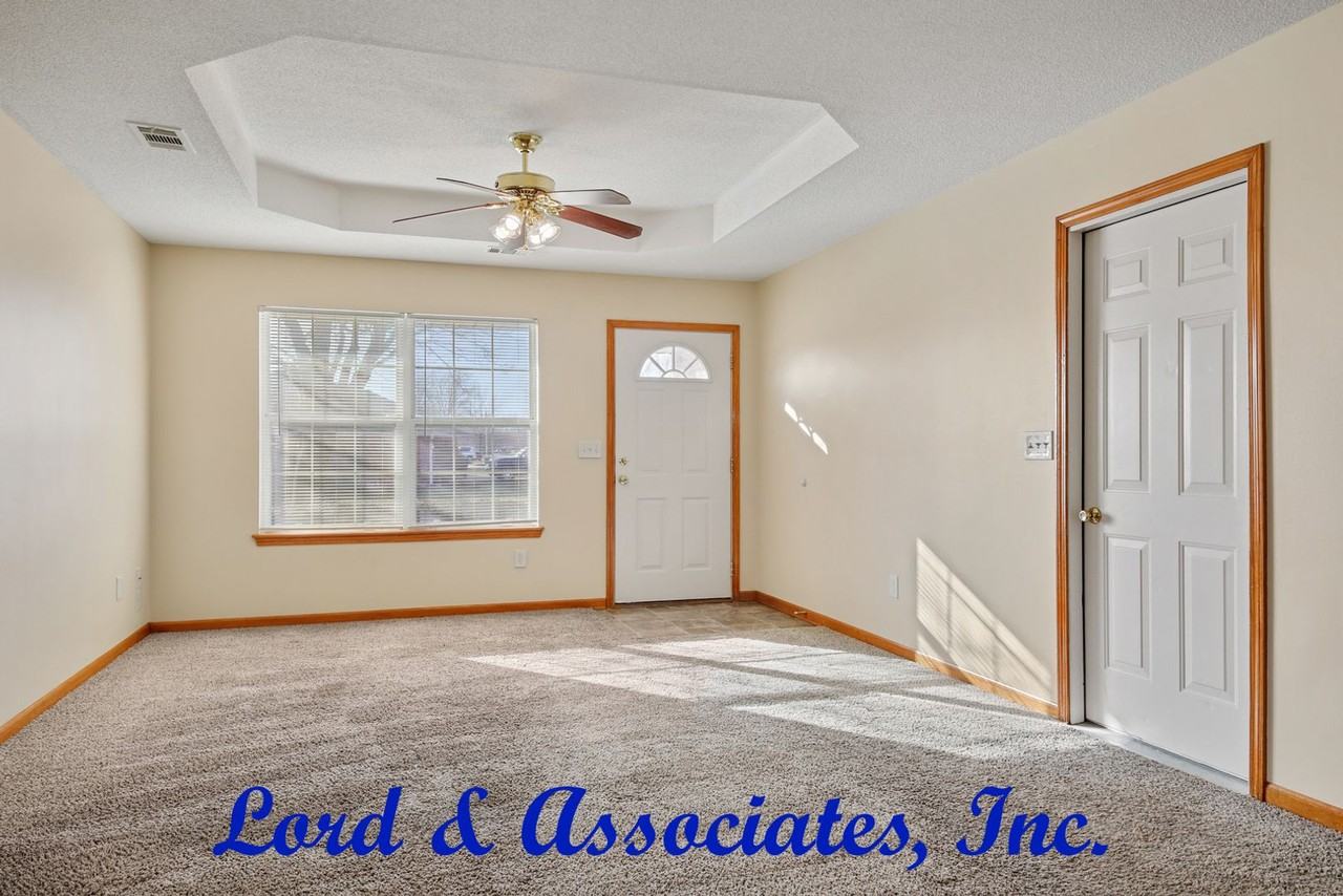 306 Ne 7th St Apt B - Photo 3 of 14
