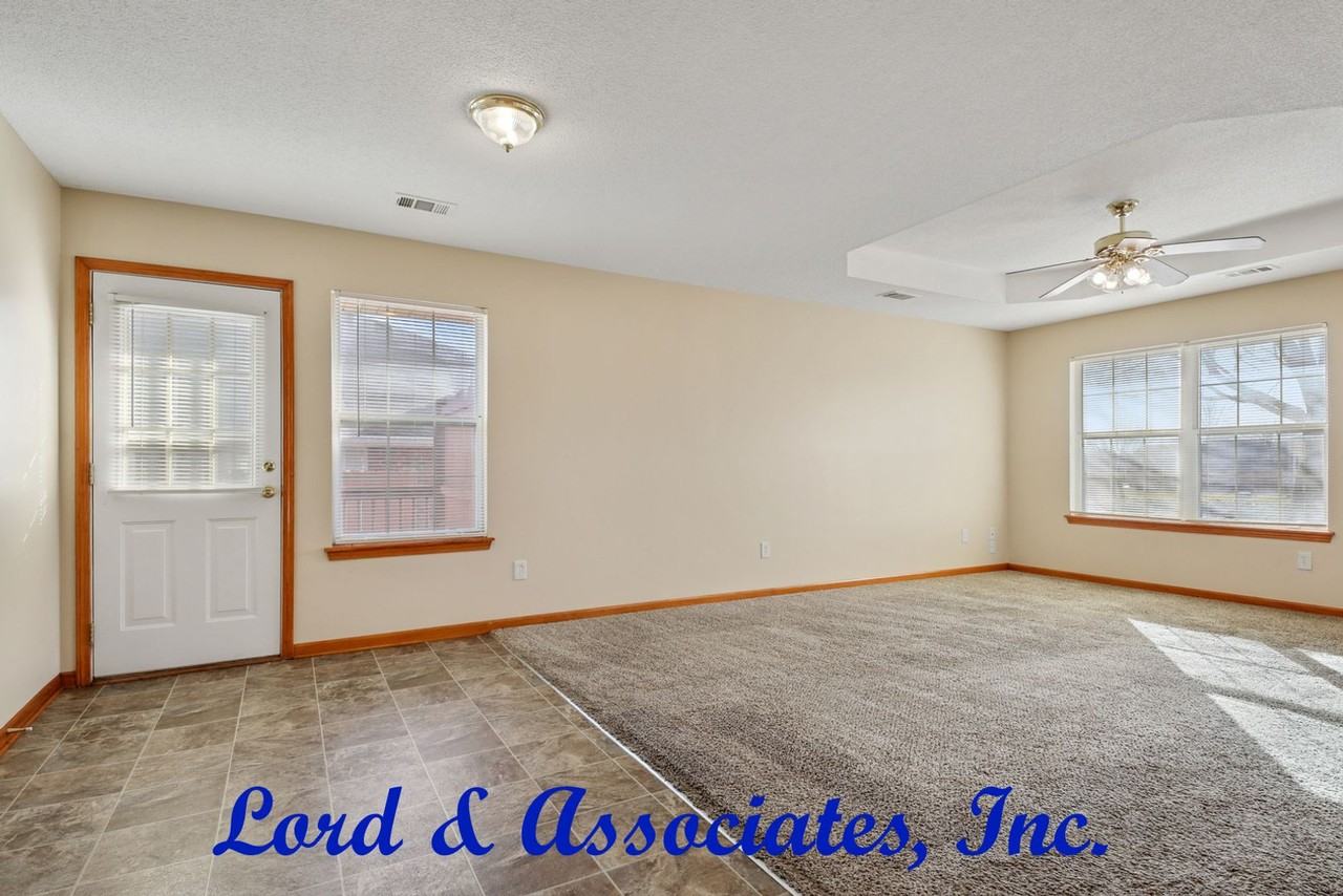 306 Ne 7th St Apt B - Photo 4 of 14