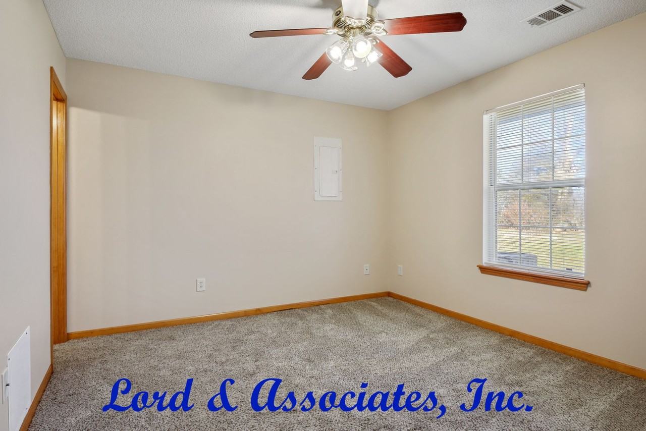 306 Ne 7th St Apt B - Photo 6 of 14