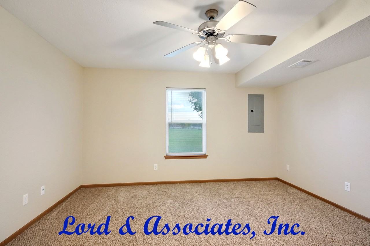 1013 Nw Willow Dr - Photo 6 of 15