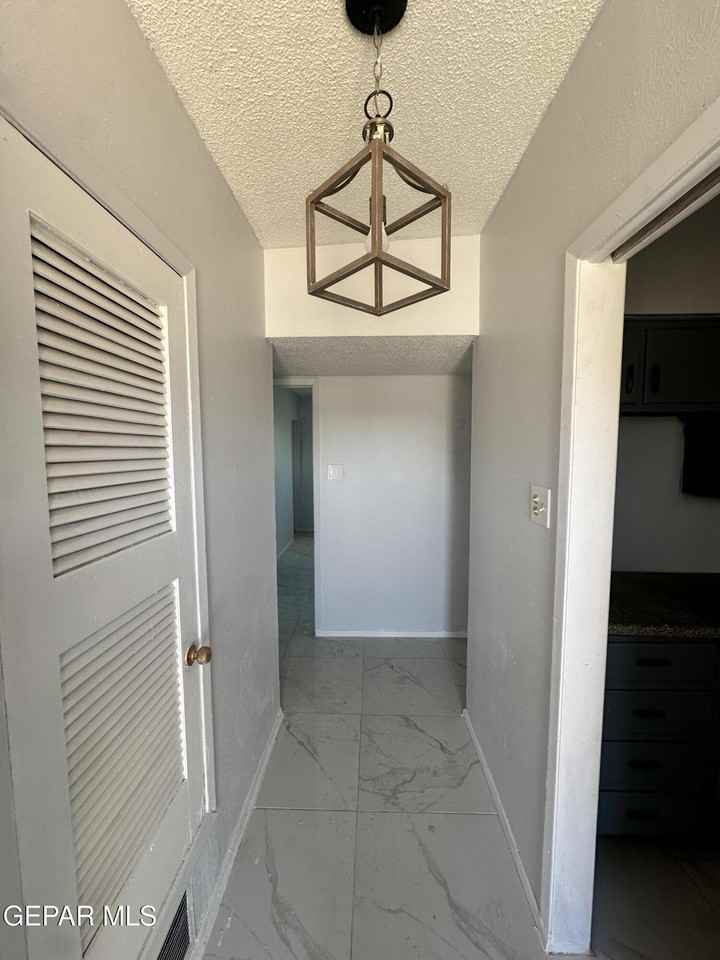 5104 Paris Ave - Photo 2 of 15