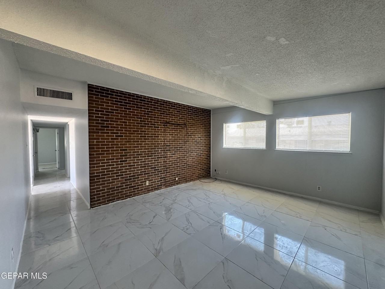 5104 Paris Ave - Photo 5 of 15