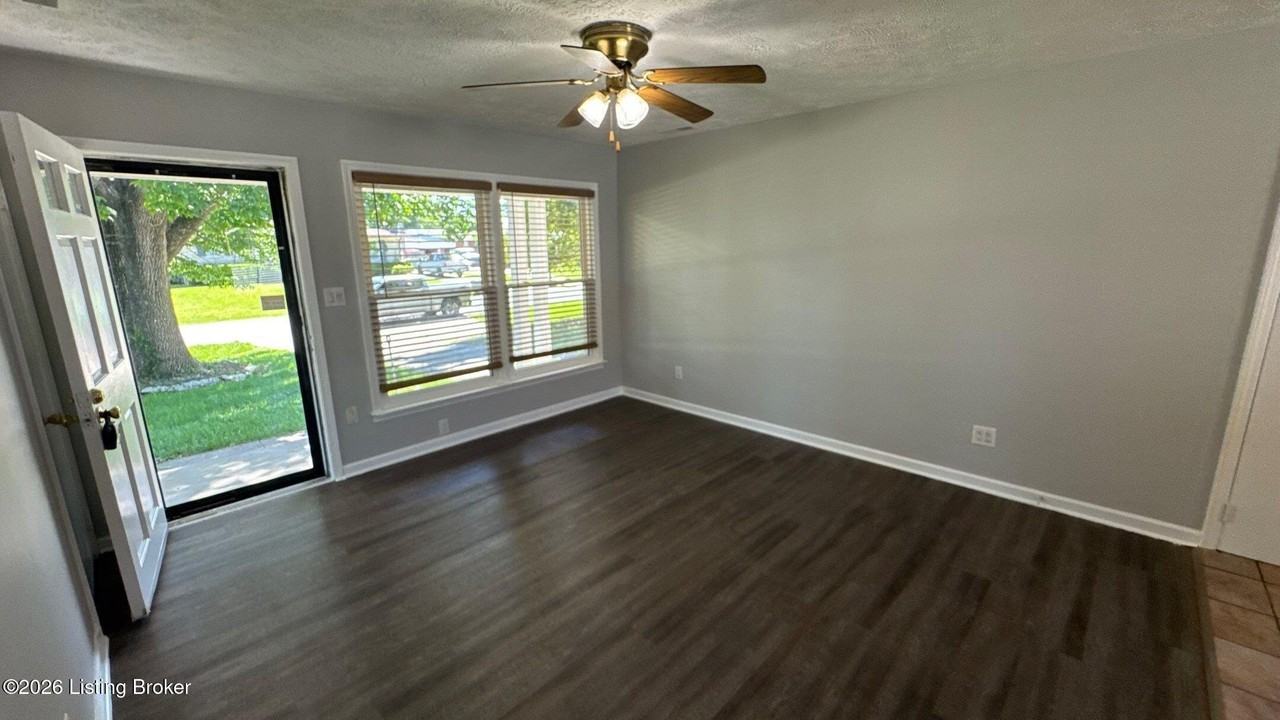 5321 Juanita Ln - Photo 3 of 39