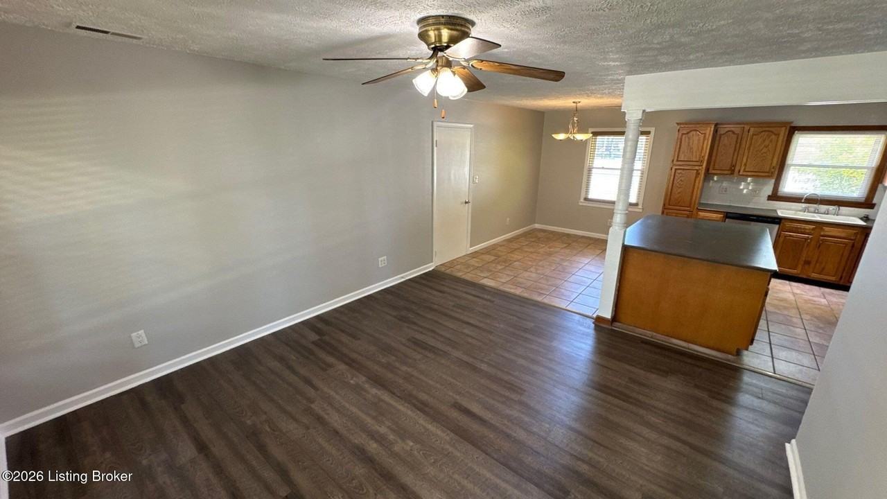 5321 Juanita Ln - Photo 4 of 39