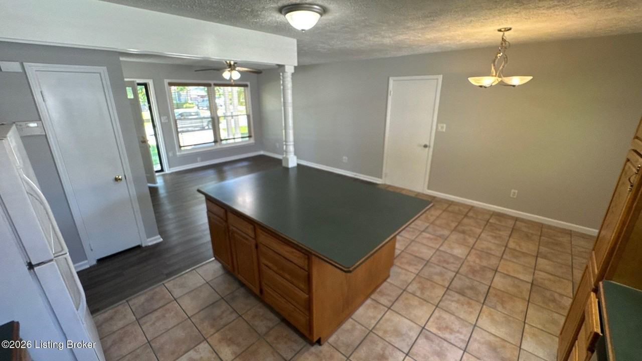 5321 Juanita Ln - Photo 5 of 39