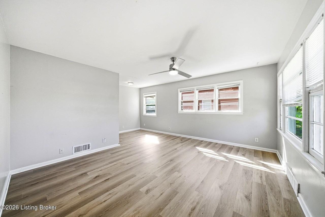 3021 Wedgewood Way - Photo 4 of 24