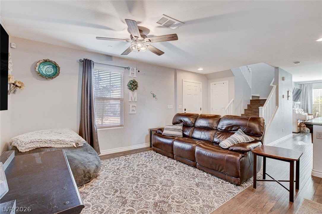 1045 Spotted Saddle St - Photo 4 of 30