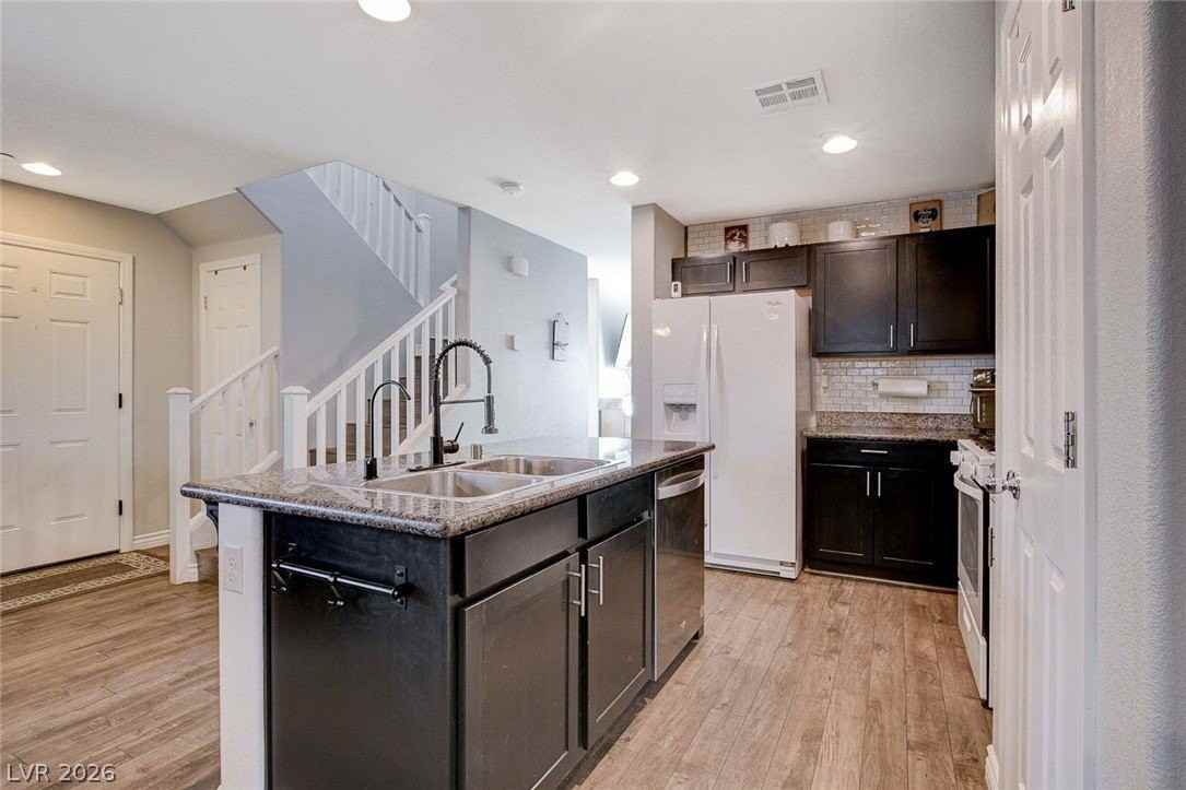 1045 Spotted Saddle St - Photo 7 of 30