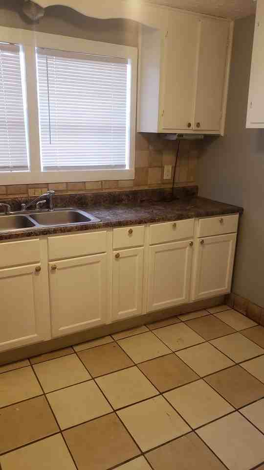 2108 Oakmont Ave - Photo 3 of 8