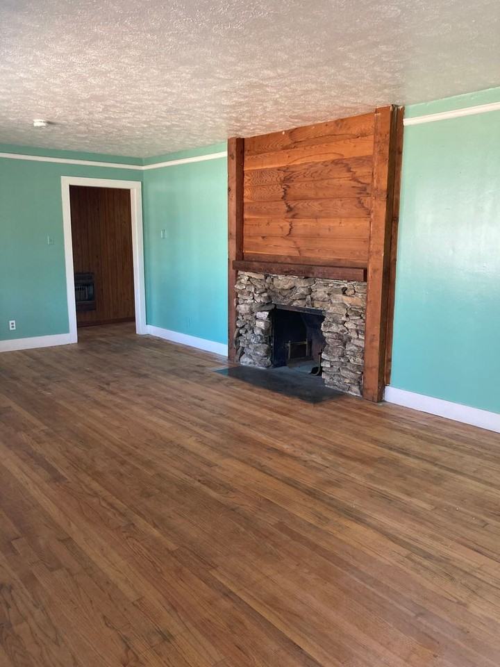 330 W 41st St - Photo 2 of 7