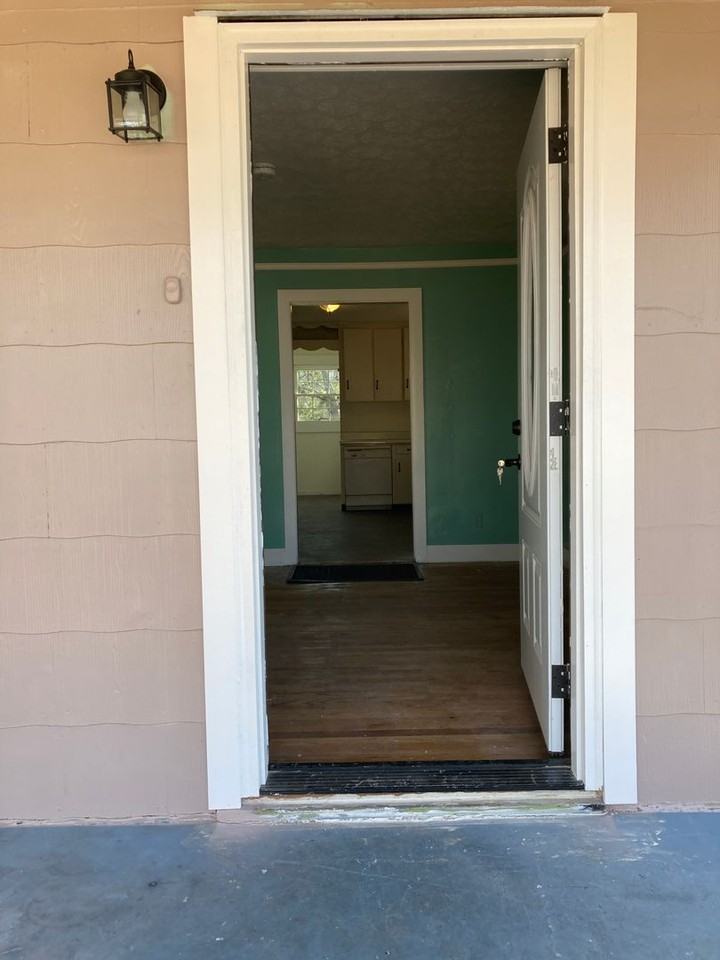 330 W 41st St - Photo 3 of 7