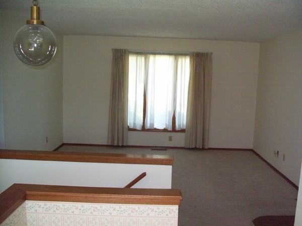 730 Ridgewood Dr - Photo 2 of 14