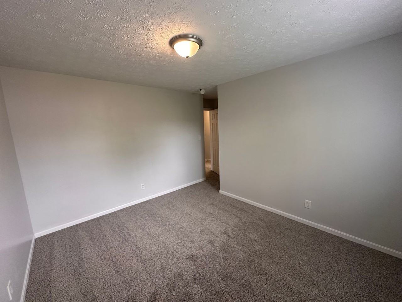 11029 Amburg Ct - Photo 5 of 17