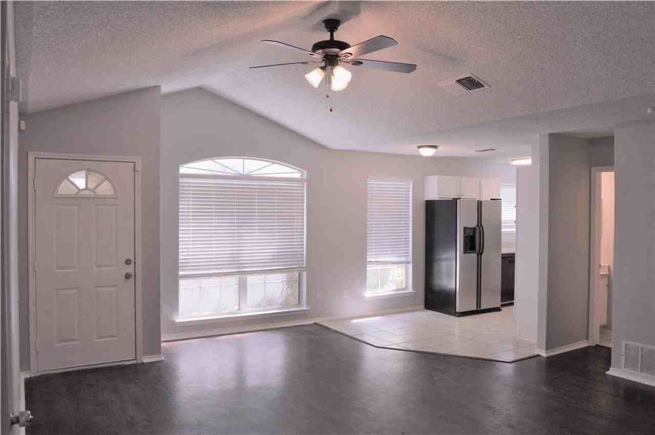 240 Stallion Dr - Photo 2 of 16