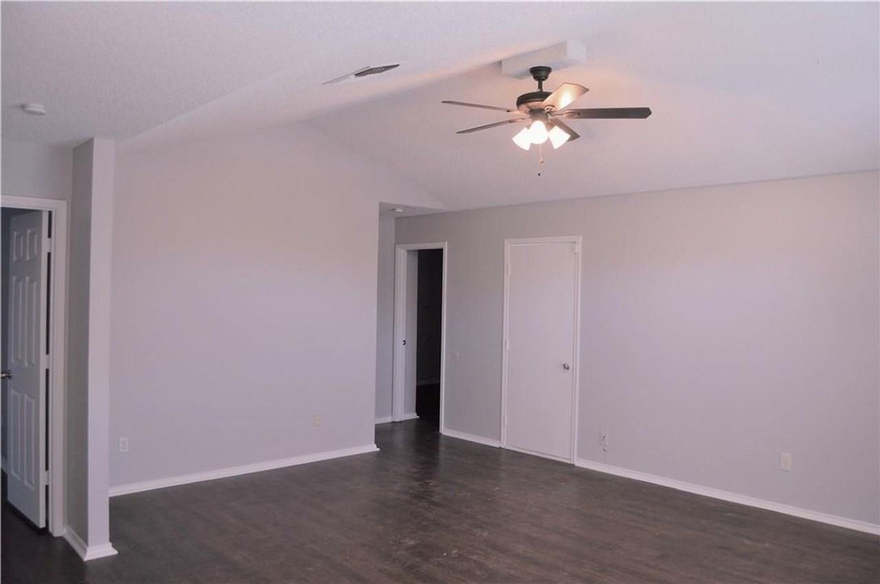 240 Stallion Dr - Photo 3 of 16