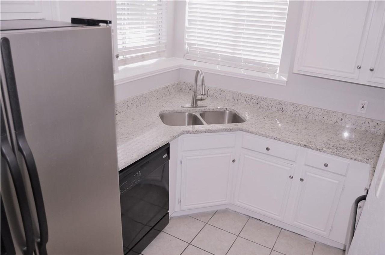 240 Stallion Dr - Photo 4 of 16
