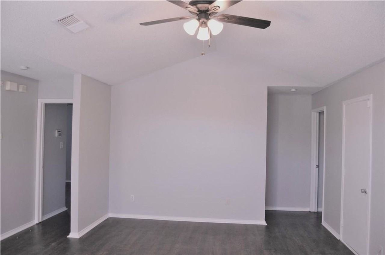 240 Stallion Dr - Photo 5 of 16