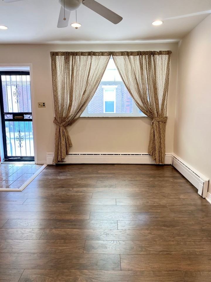 735 Manton St - Photo 4 of 17